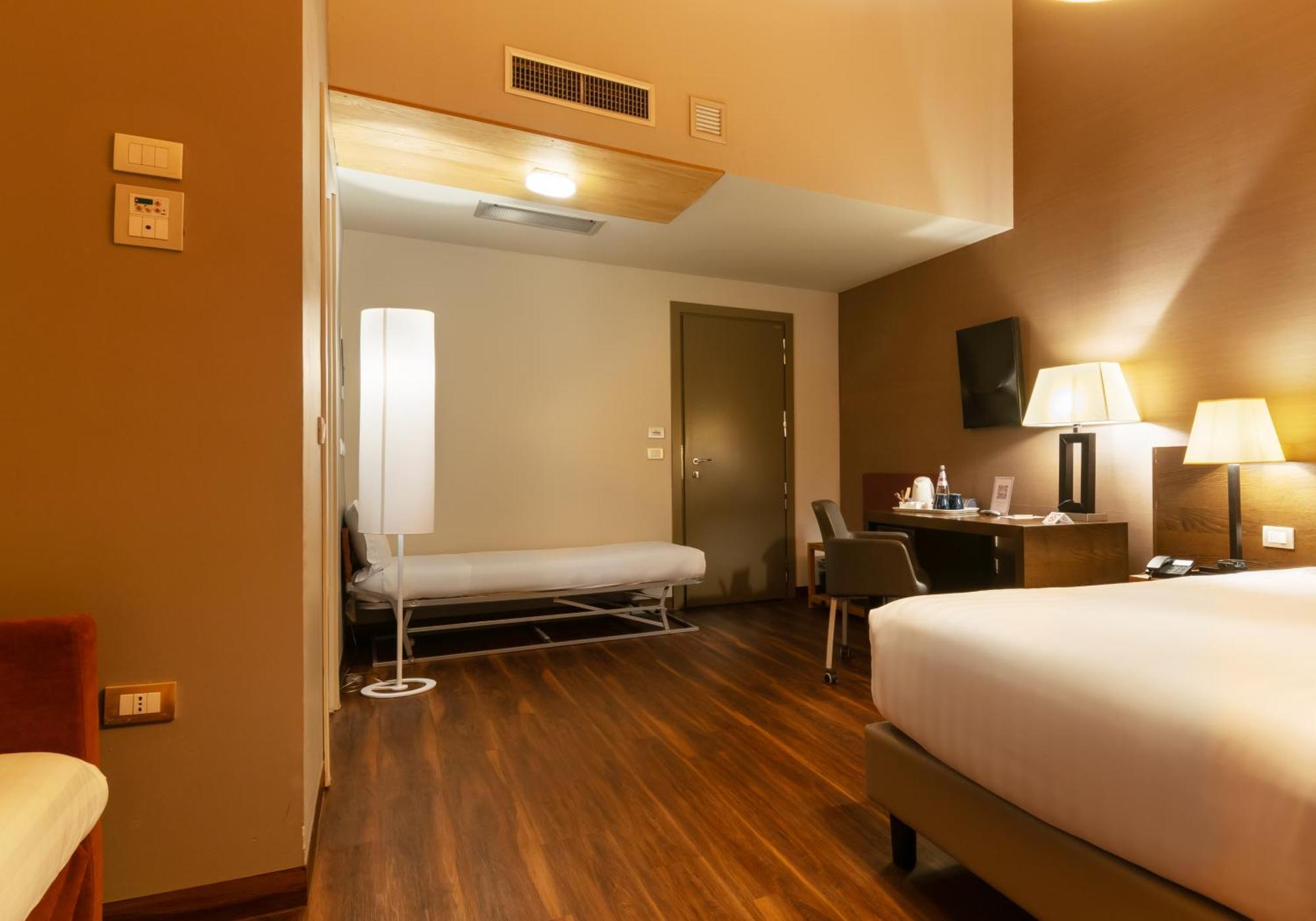 Hotel Admiral Park 4*